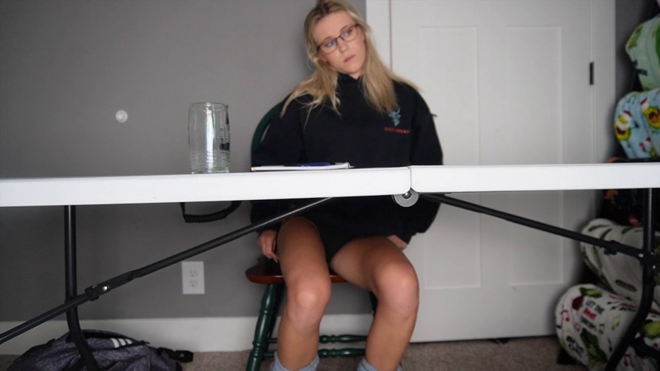 keeks 3005 - Pee Desperation In Class